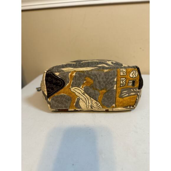 Sun N Sand Small Tote Bag - Unique Giraffe & Zebra Print, Wood Handle - Picture 5 of 10